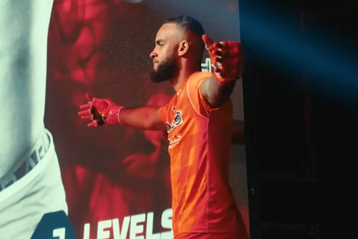 Tyjani Beztati: “Ik ben comfortabel overal” – ex-GLORY kampioen toont MMA-groei (video)