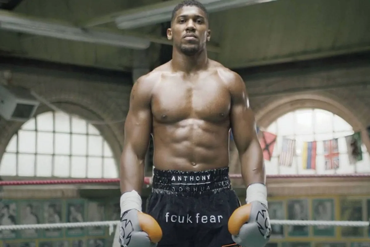 “Vecht door de pijn”: boksicoon Anthony Joshua komt met boodschap na zware klap