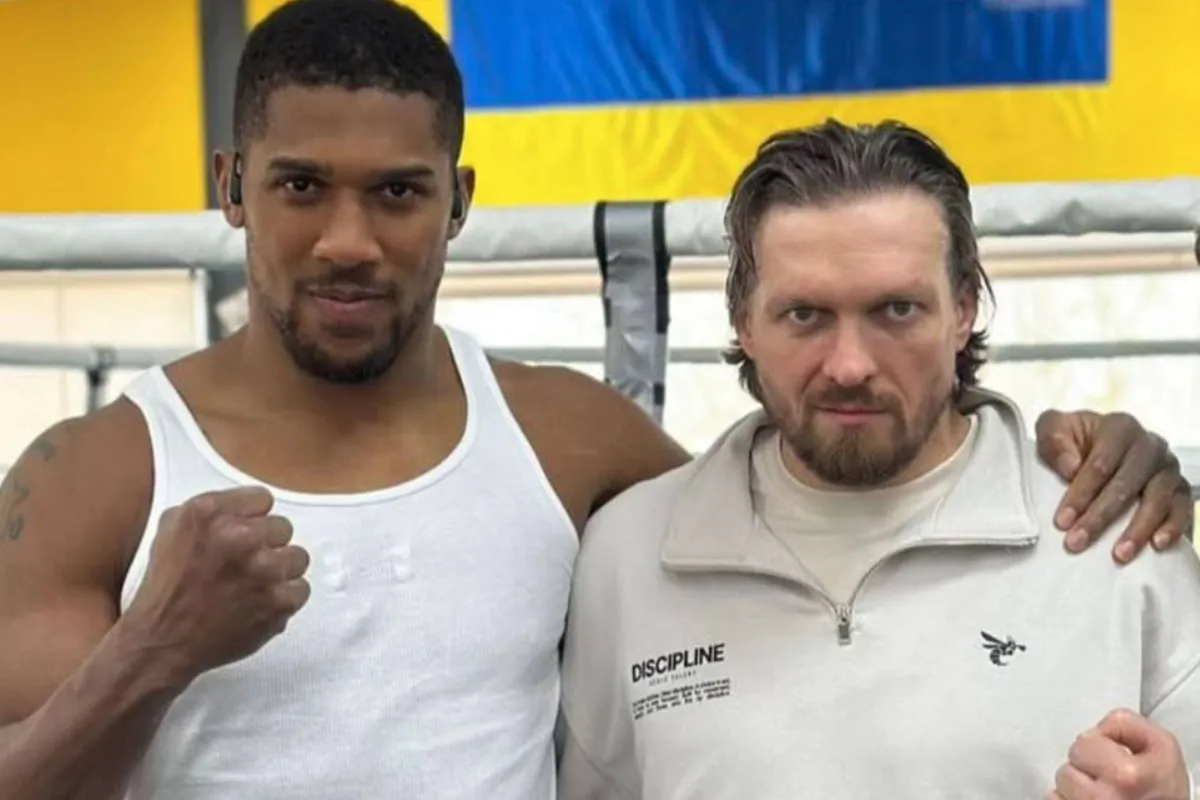 Boksicoon Usyk onthult doktersadvies voor Joshua na ongeluk: ‘De weg terug is zwaar’