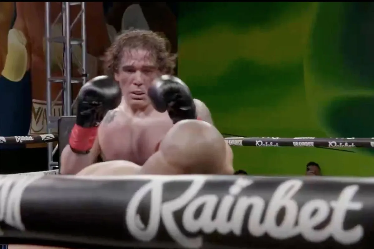 “Dit kan toch niet”: omstreden Gypsy Crusader met nazi-tattoo wint bokswedstrijd