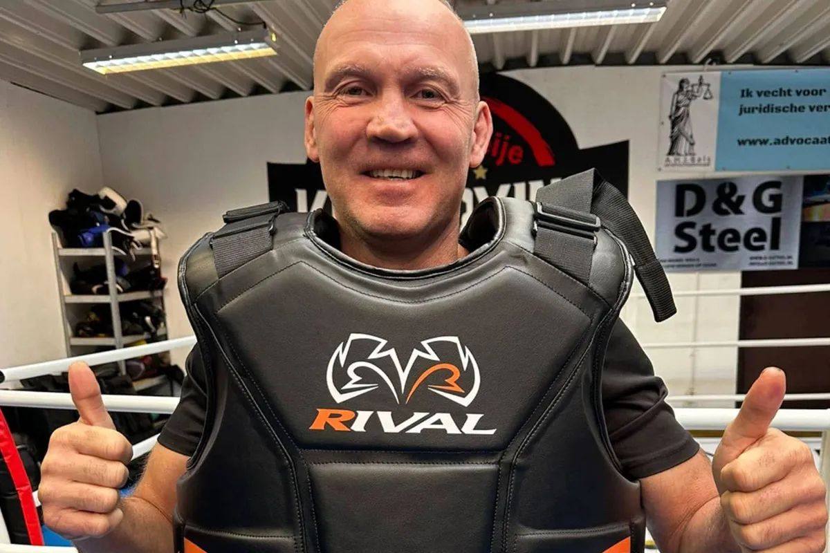 Topcoach van Thian de Vries test SMTS bokshandschoenen: ‘Dit valt meteen op’