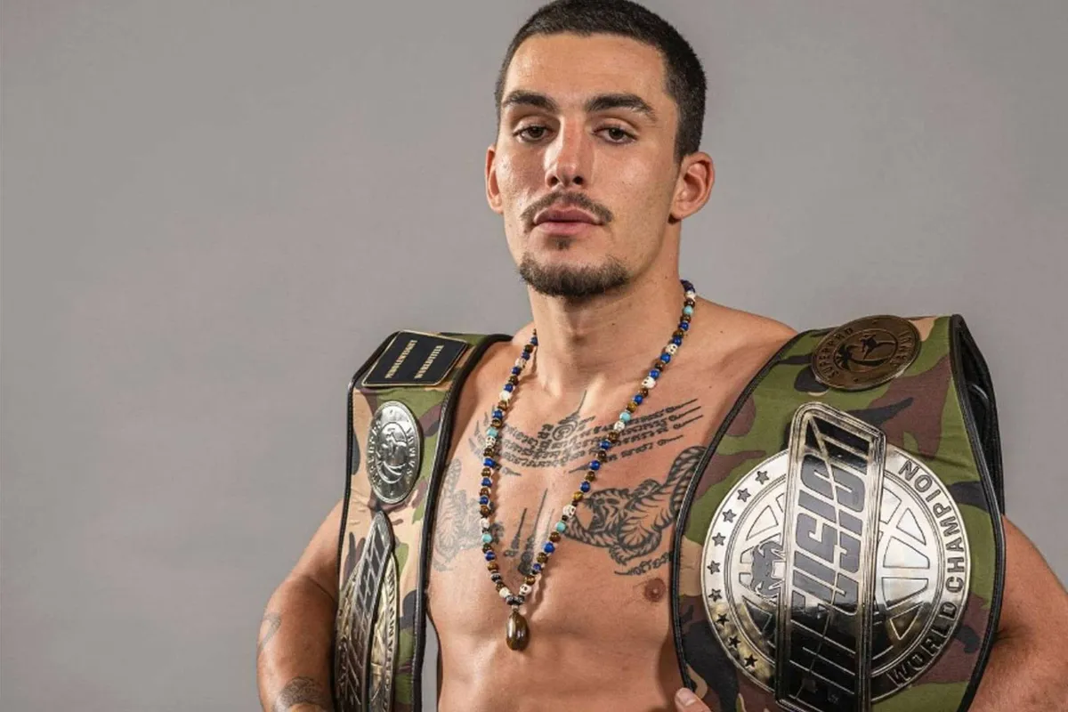 Topkickbokser Thian de Vries vecht om wereldtitel live op tv: hier kijk je