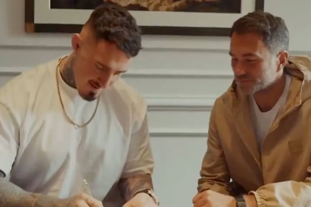 Bokspromotor Eddie Hearn haalt UFC-kampioen Tom Aspinall binnen: “Hij verdient meer”