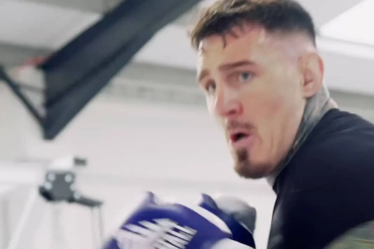 UFC-ster Tom Aspinall hint op terugkeer na harde kritiek: “Ik kom voor alles”