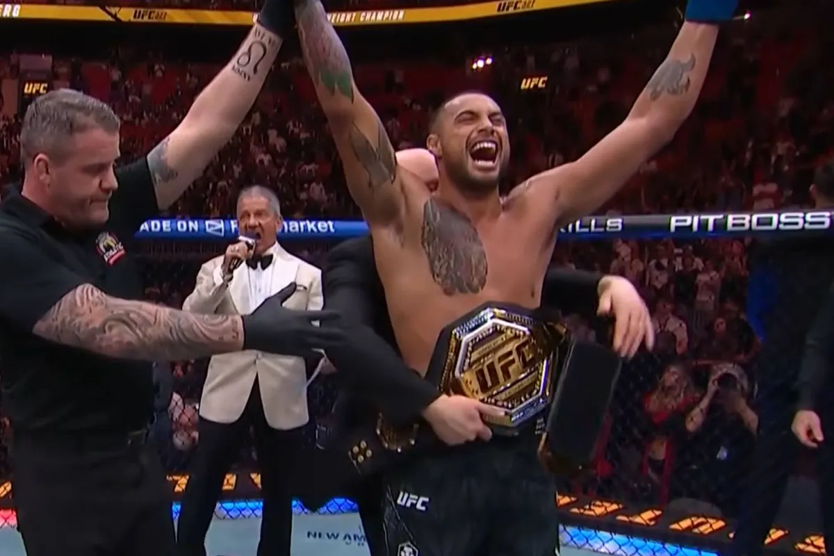 “Pijn, chaos en pure lef” – Carlos Ulberg wint UFC-titel op één been na bizarre knock-out