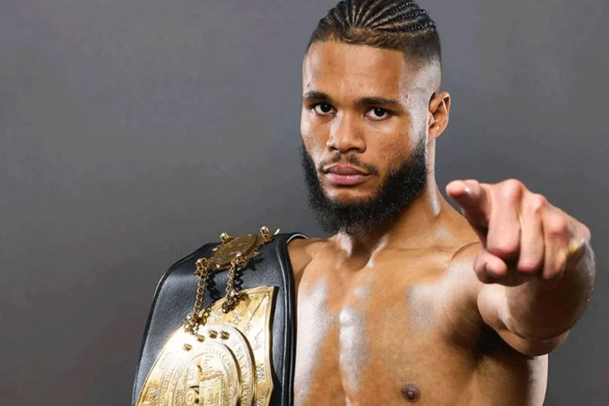 Glory-ster Chico Kwasi slaat terug naar kritiek fans - "Ik doe het niet voor jullie"