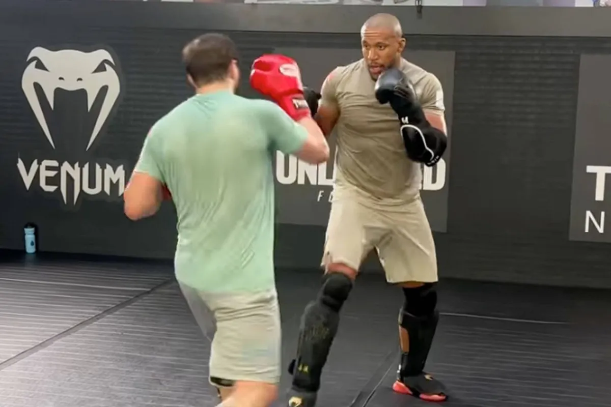 Glory-kampioen bereidt UFC-ster Gane voor op Pereira – “Dit is geen toeval”