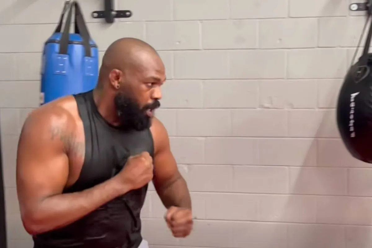 Jon Jones laat zich niet stoppen – vecht voor UFC-terugkeer ondanks ruzie