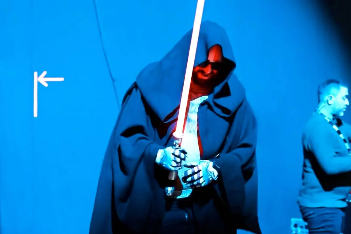 UFC vechter zorgt met bizarre Star Wars Jedi-act voor chaos - “Ik kom iedereen halen”