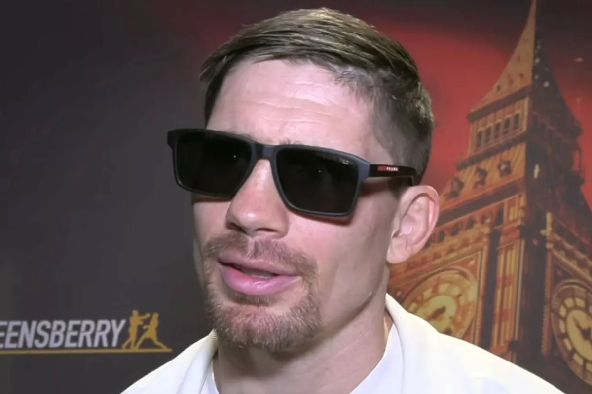 Rico Verhoeven verschijnt met zonnebril bij boksclash en richt zich op Usyk