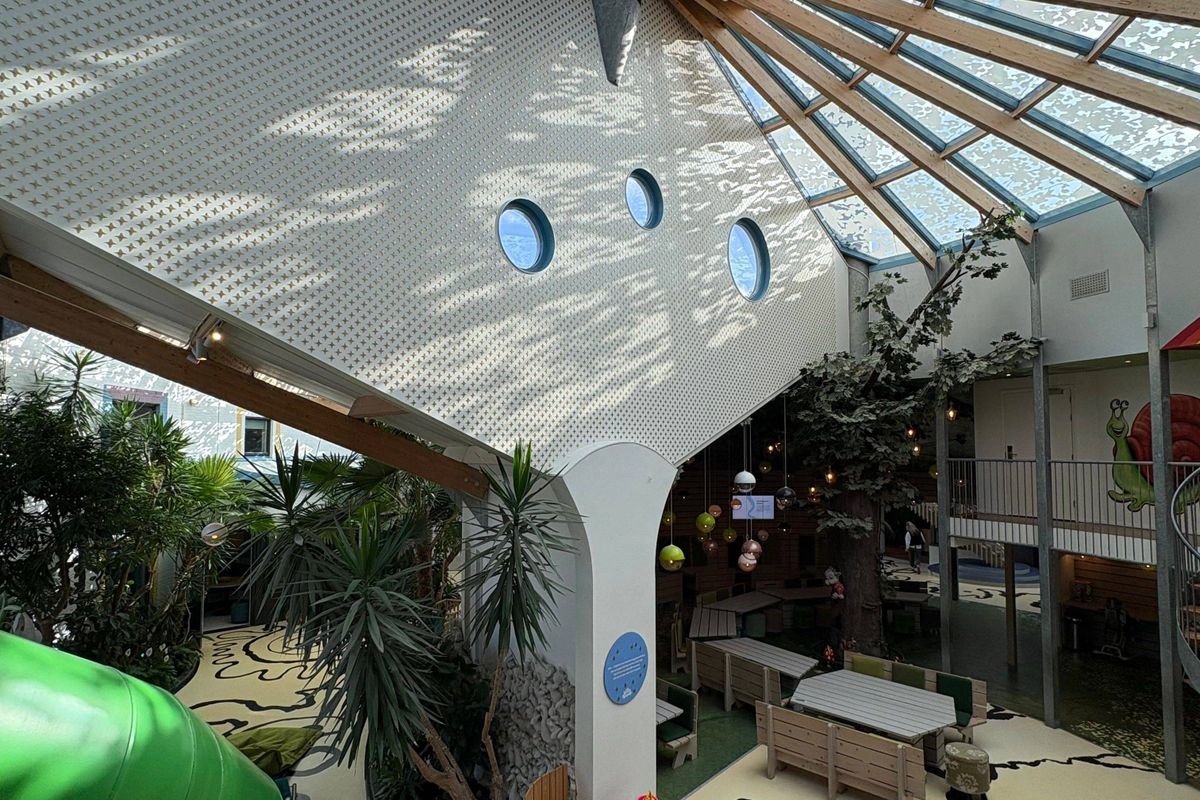 Villa Pardoes viert 25 jaar met onthulling van twinkelmuur