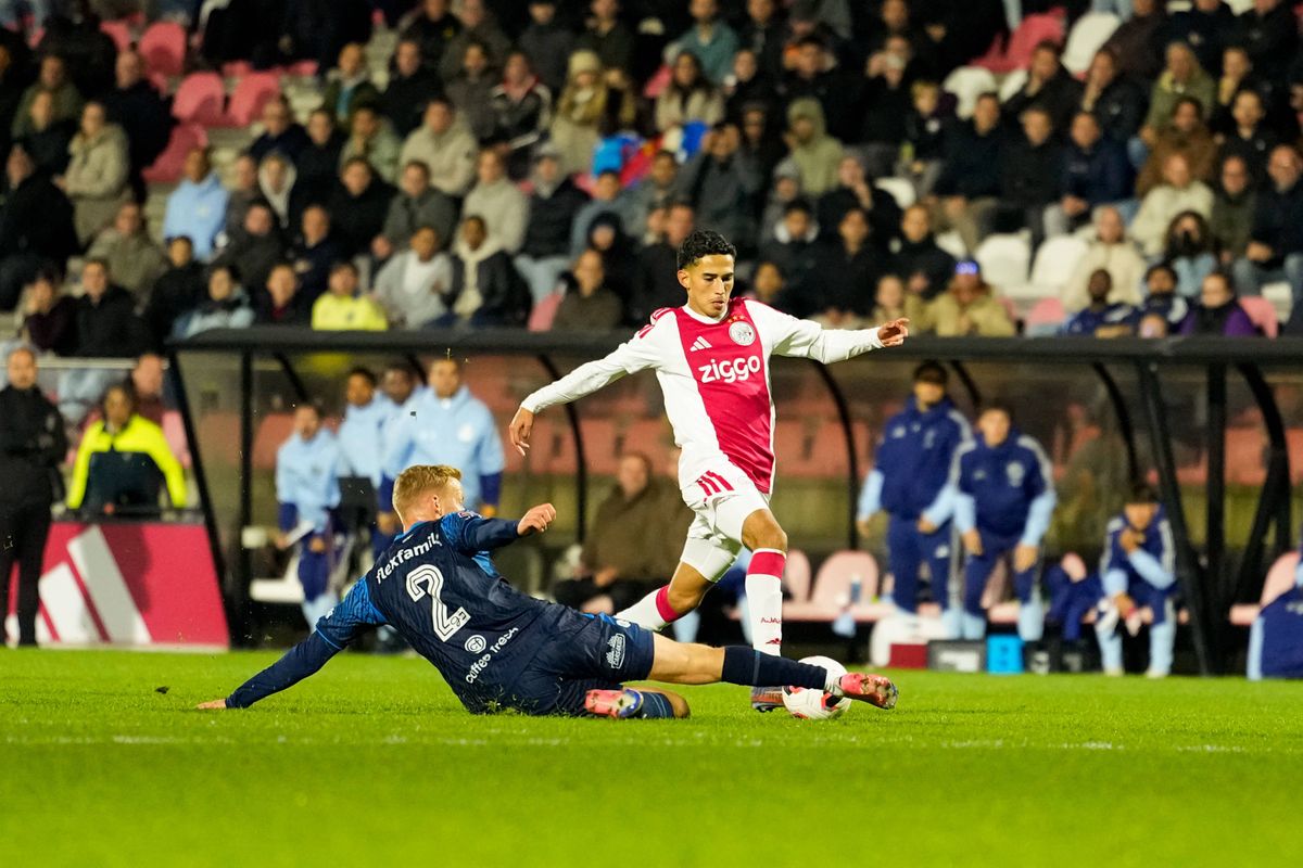 Moumane wees Feyenoord af en bleef Ajax trouw: 'Ik ben pas net bij Ajax en weet wat ik kan'