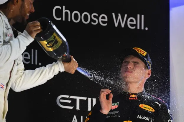 Ziggo Sport-studio looft Verstappen: 'Gaf Ocon geen millimeter, niet te agressief'