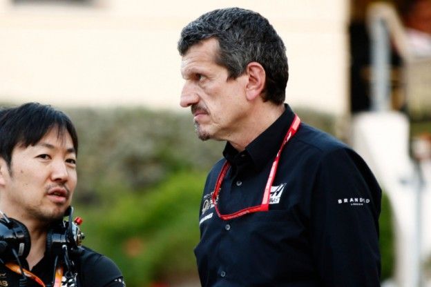 Steiner richt vizier op Mercedes: 'Zij gaven data aan Racing Point terwijl dat niet mag'