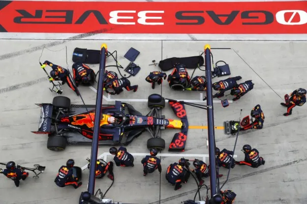 Wolff schrok wakker van tweede pitstop Verstappen: ‘Niemand wist het zeker’