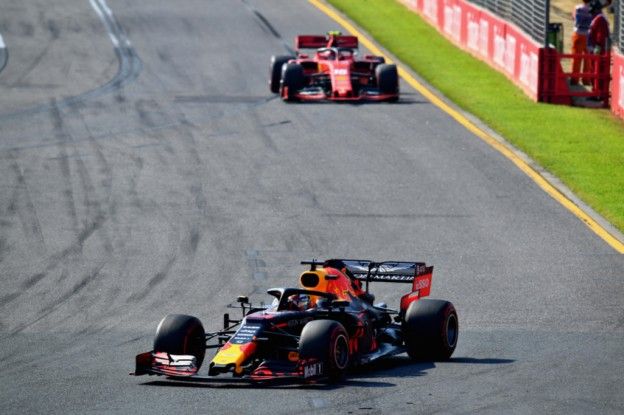 ESPN verwacht dat Verstappen eerder kampioen wordt dan Leclerc: 'Ferrari is een zooitje'