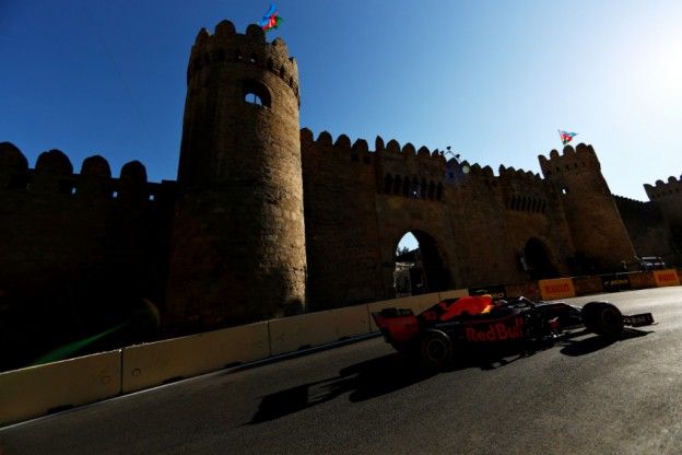 Voorbeschouwing GP Azerbeidzjan | Verschalkt Mercedes Red Bull op dit ingewikkelde circuit?