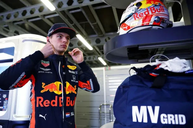 Dit zijn het salaris en de bonussen die Verstappen bij Red Bull ontvangt
