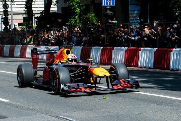 Ondertussen in F1 | Red Bull laat de RB7 een liedje zingen in Johannesburg