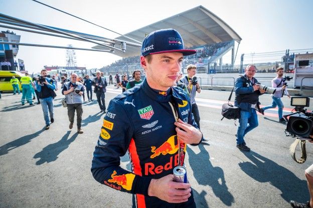 Verstappen één van de zwaarste coureurs: 'Geef mij maar hamburgers en pizza's'