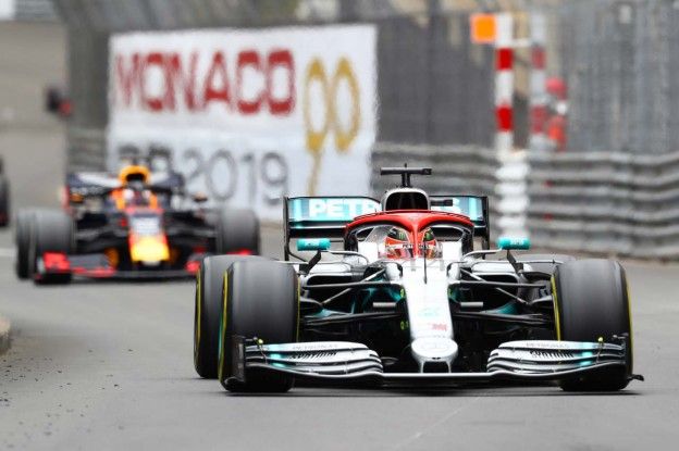 Mercedes onthult waarom ze Hamilton in Monaco op mediums lieten rijden