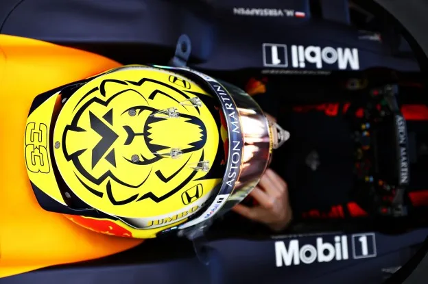 Verstappen over crash: 'Klaagde al paar rondjes over de wind'