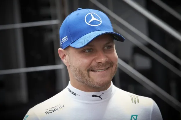 Update | Bottas geeft fout toe: 'Betaalde er de prijs voor'