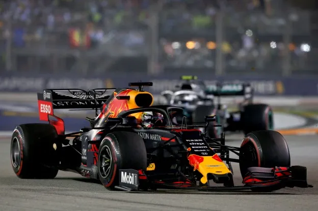Wat Verstappen deed om Hamilton van zich af te houden