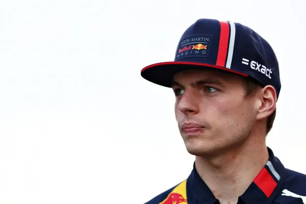 Verstappen vond FIA-gala verschrikkelijk: 'Kregen champagne niet eens mee naar huis'