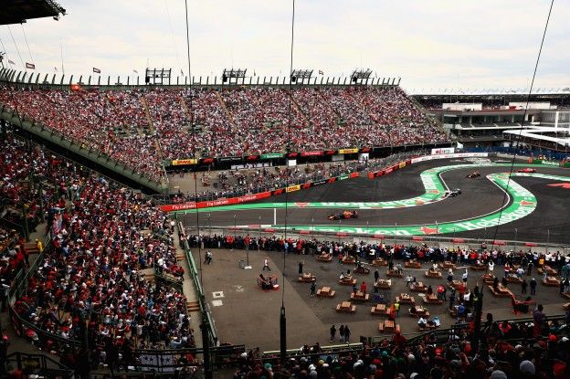 Vader Perez: 'Sprak met Todt en Domenicali over tweede Mexicaanse GP in 2024'