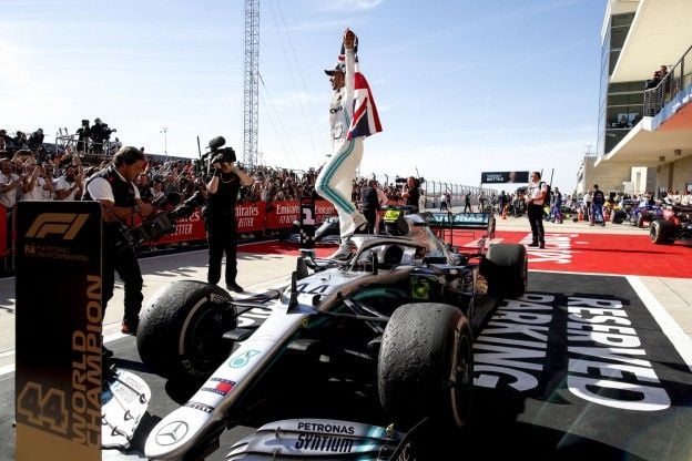 Villeneuve ziet Hamilton vertrekken naar Italië: 'Denk dat hij een transfer overweegt'