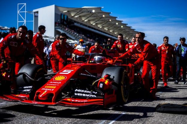 'Ophanging auto Vettel liep in eerste bocht al flinke schade op in Amerika'