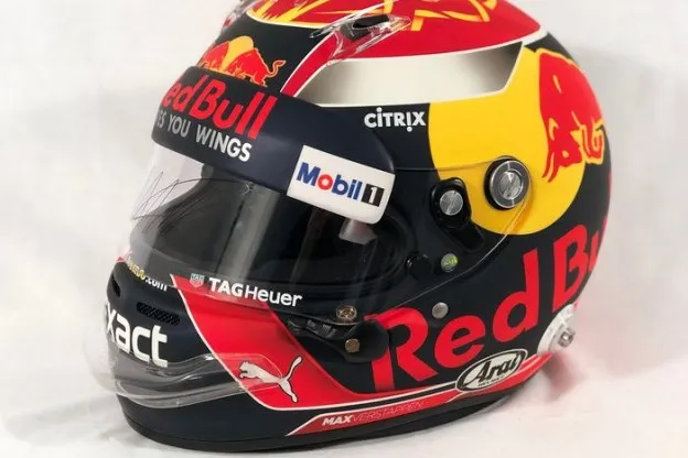 'Red Bull enorm verbaasd door veiling helm Max Verstappen'