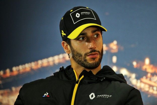 Ricciardo na annulering Grand Prix: 'Vroeg aan Verstappen wat zijn plannen waren'