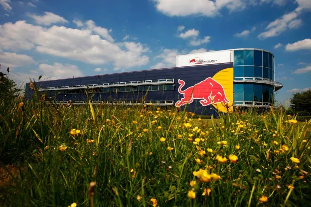 'Red Bull nam al 170 man aan voor nieuwe motorafdeling, 45 komen van Mercedes'