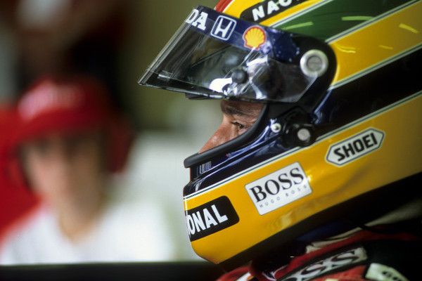 Ondertussen in F1 | Prachtige beelden: Vettel in iconische McLaren van Senna