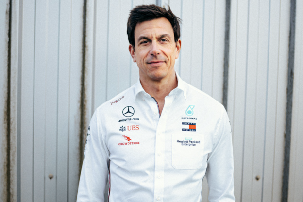 Wolff geeft toe: 'Er zijn beginnende gesprekken geweest voor rol CEO F1'