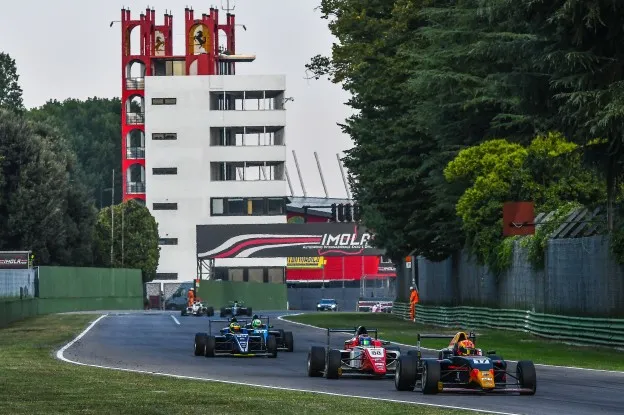 Uitdaging Imola ook naast circuit: 'Het moet allemaal georganiseerd worden'