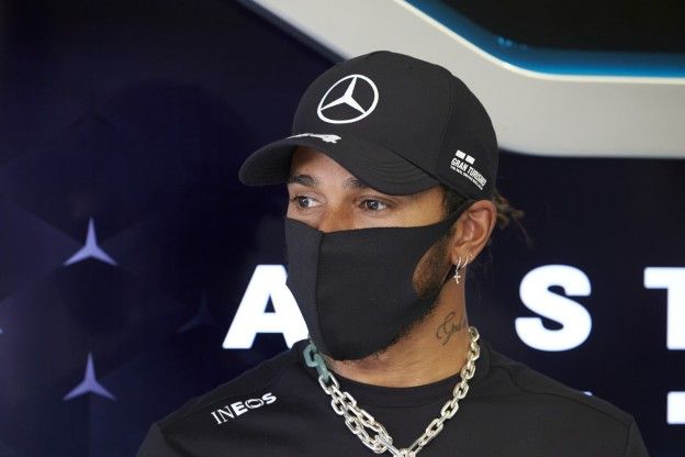 Hamilton over aftroeven Verstappen: 'Ik denk dat dit mijn kracht is'