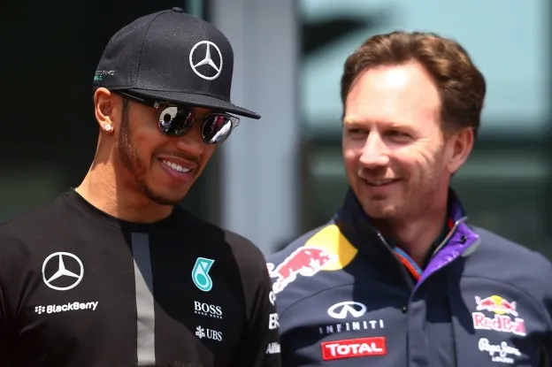 Hamilton onverschillig over Horner, rakelt toch herinneringen op: 'Zat in 2005 in zijn kantoor'