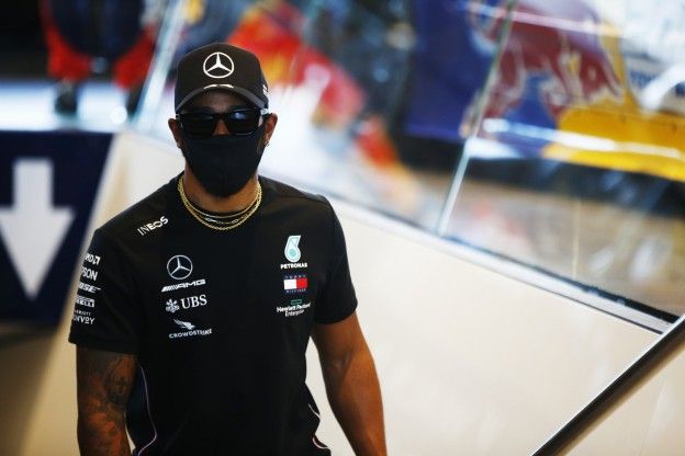 Voormalig Mercedes-baas: 'Hamilton zou in de Ferrari geen winnaar zijn geweest'