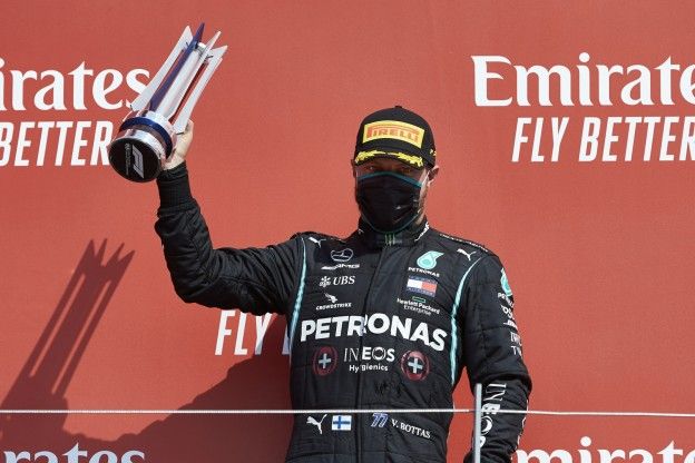 Update | Bottas vangt bot bij Mercedes na klacht over 'f*cking hete' overall