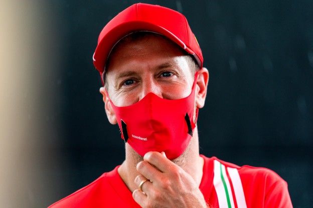 Vettel reageert op geruchtenmolen vroegtijdig vertrek: 'Alles is voor nu nog oké'