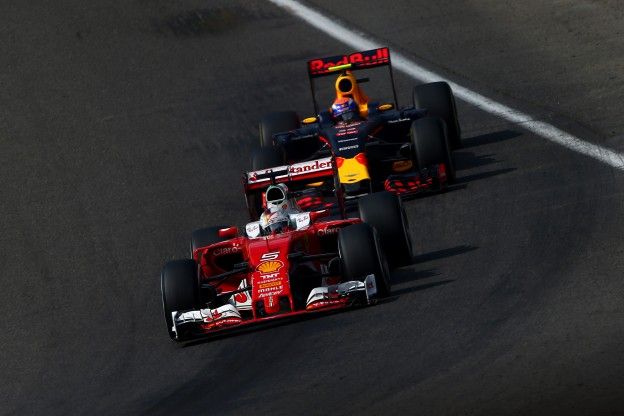 F1 Kijktip | Verstappen: 'Dan rijd ik ze nog liever van de baan'