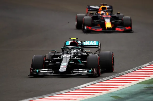 Davidson: 'Verstappen schoot als een raket langs Bottas op die zachte banden'