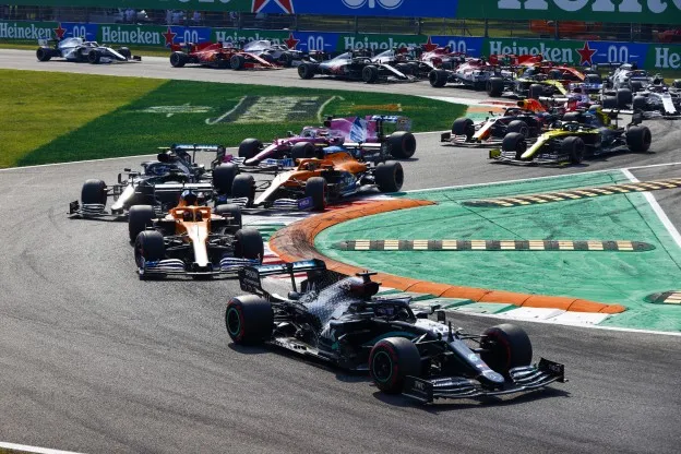 Lammers kritisch: 'Albon deed het slecht en Verstappen had gewoon slechte start'