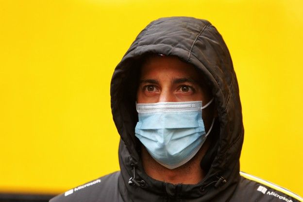 Ricciardo over Renault: 'De auto is veel minder wisselvallig'