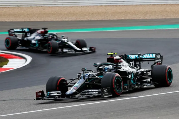 Zwakke plek Bottas aangewezen: 'Hij zoekt de grenzen niet op in de trainingen'