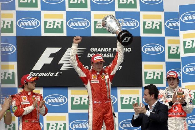 Geniale tactiek van Ferrari bezorgt Kimi Raikkonen zijn enige wereldtitel