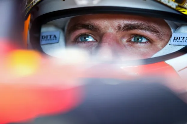 Update II | Verstappen toont klasse na motorprobleem en gaat door in kwalificatie